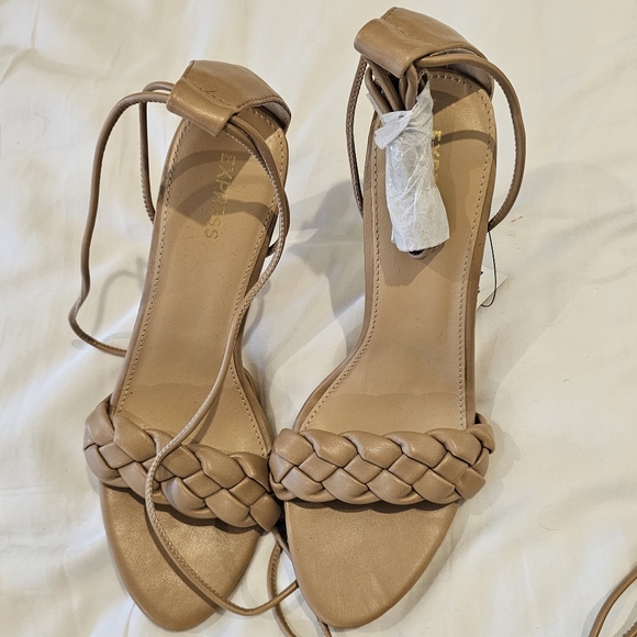 Express Heels- NWT - Picture 2 of 5